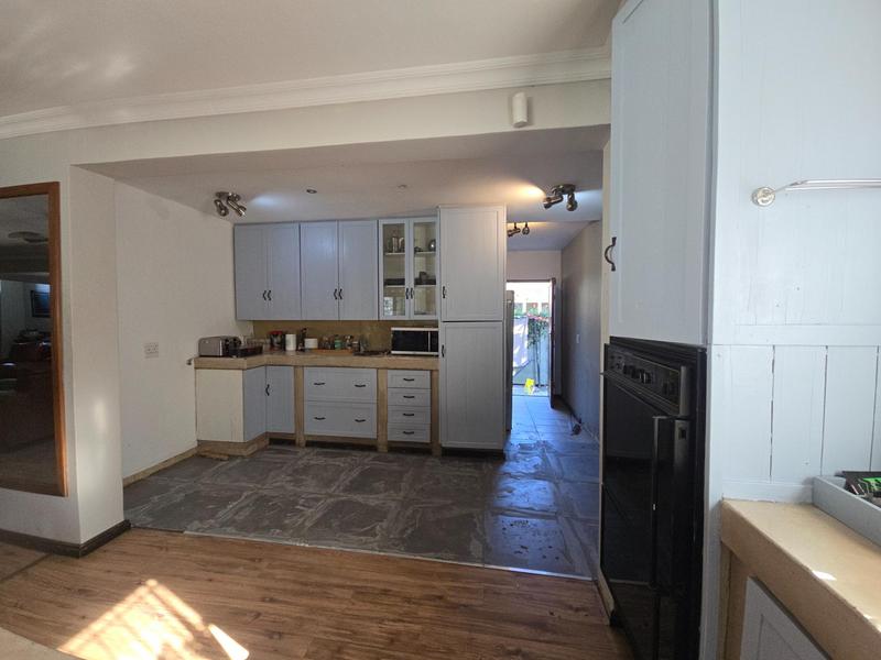 To Let 5 Bedroom Property for Rent in Lochnerhof Western Cape